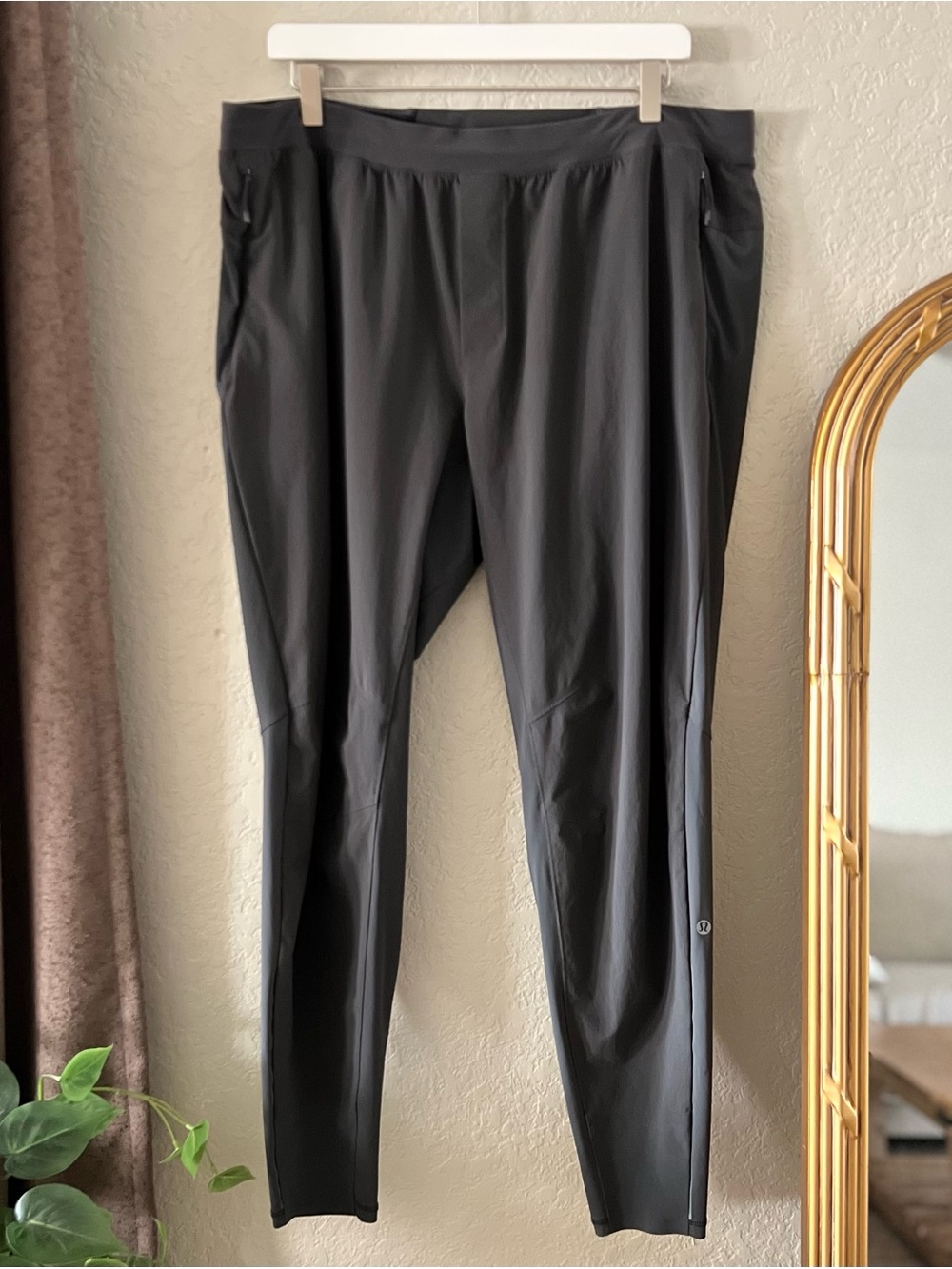 Lululemon Surge Jogger Pants Men’s Size XXL LM5928S Grey